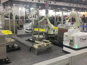 川崎重工業　多関節ロボット